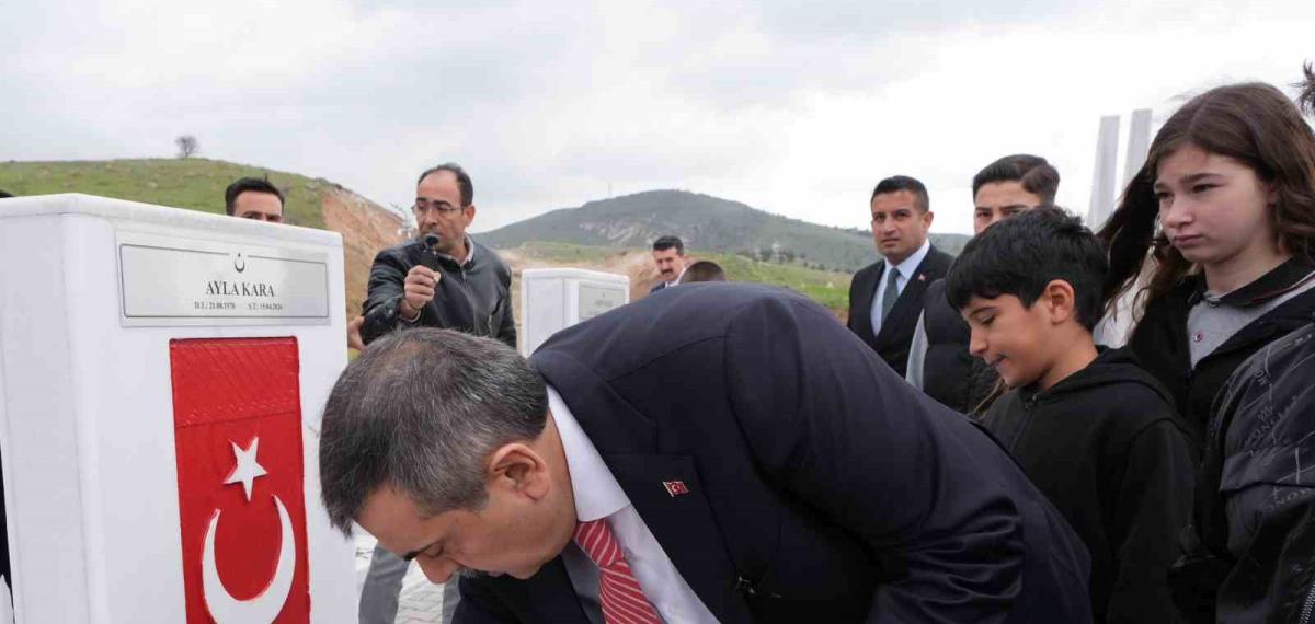 Bakan Tekin: “İçişleri Bakanlığımız, Bütün Okullarımızda Çocuklarımızın Güvenli Bir Biçimde Eğitimlerine Devam Etmesi İçin Çalışmalarını Devam Ettiriyor”