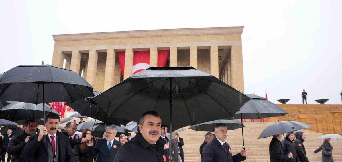 Bakan Tekin, Öğrencilerle Anıtkabir’i Ziyaret Etti