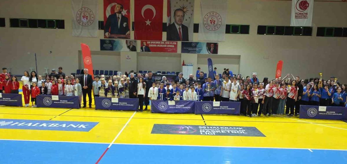 Balıkesir’de Çocuk Sporları Şenliği Ödül Töreni ile Tamamlandı