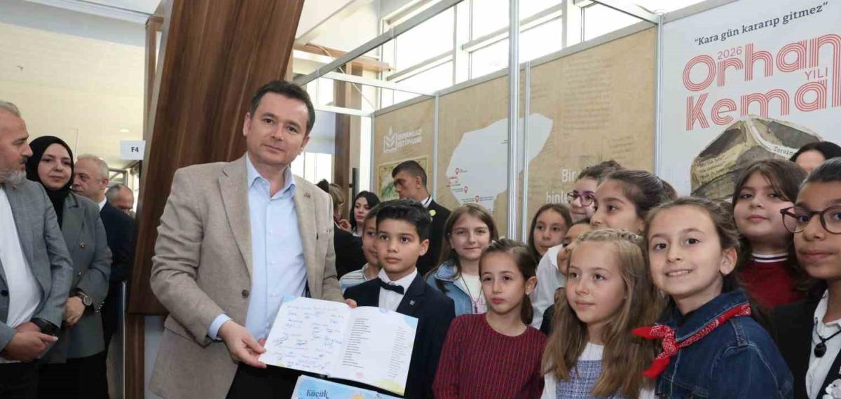 Başkan Erkan Aydın Bursa 23. Kitap Fuarı’nda Çocuk Yazarlarla Buluştu