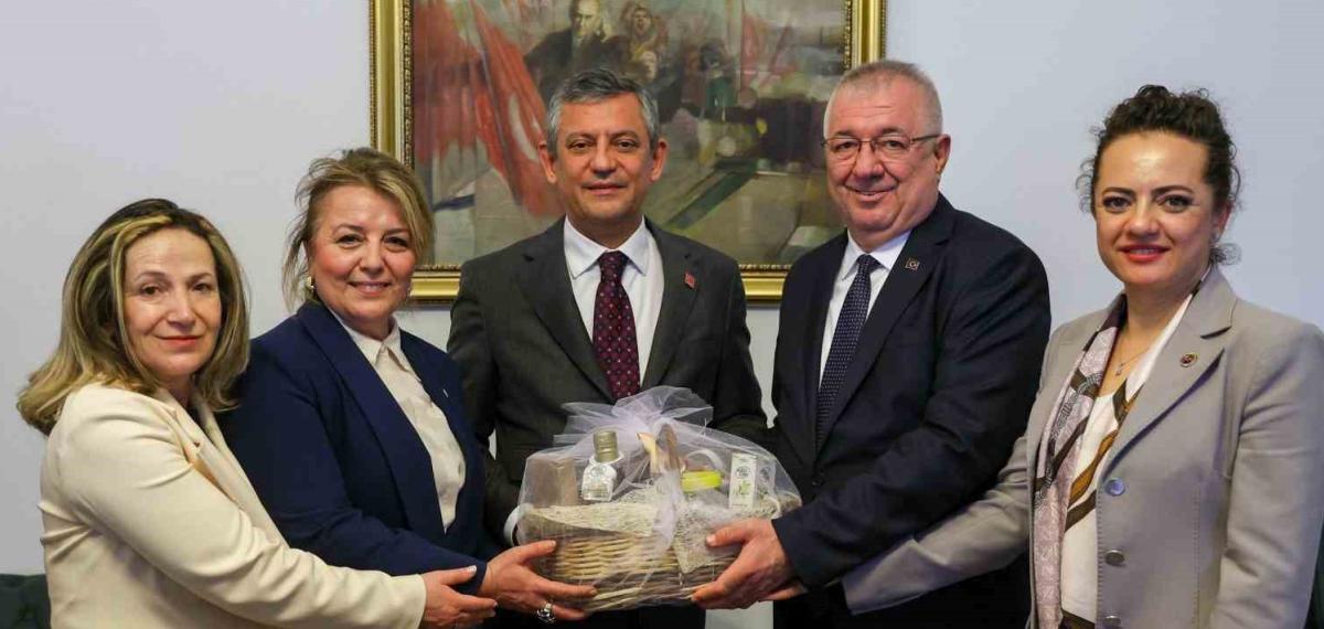 Başkan Ertaş ve Edremit Heyeti CHP Lideri Özgür Özel ile Buluştu
