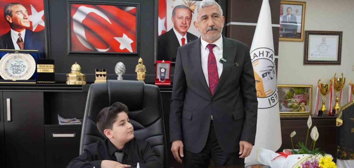 Başkan Hallaç, Koltuğunu 10 Yaşındaki Ebubekir’e Devretti