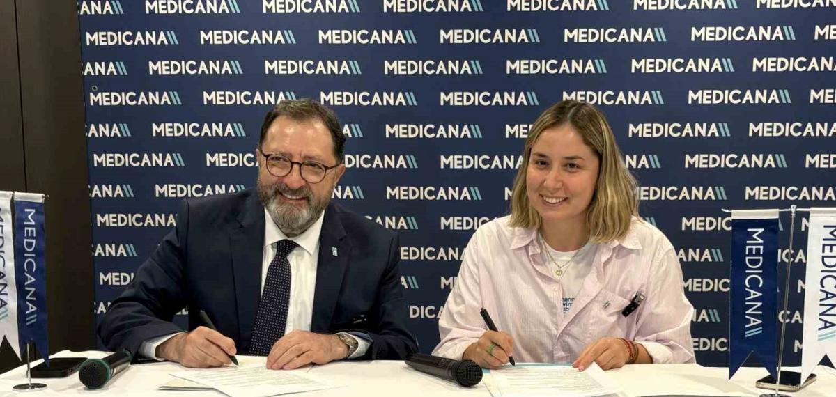 Bengisu Avcı Yeni Sezonda da Medicana ile Kulaç Atacak