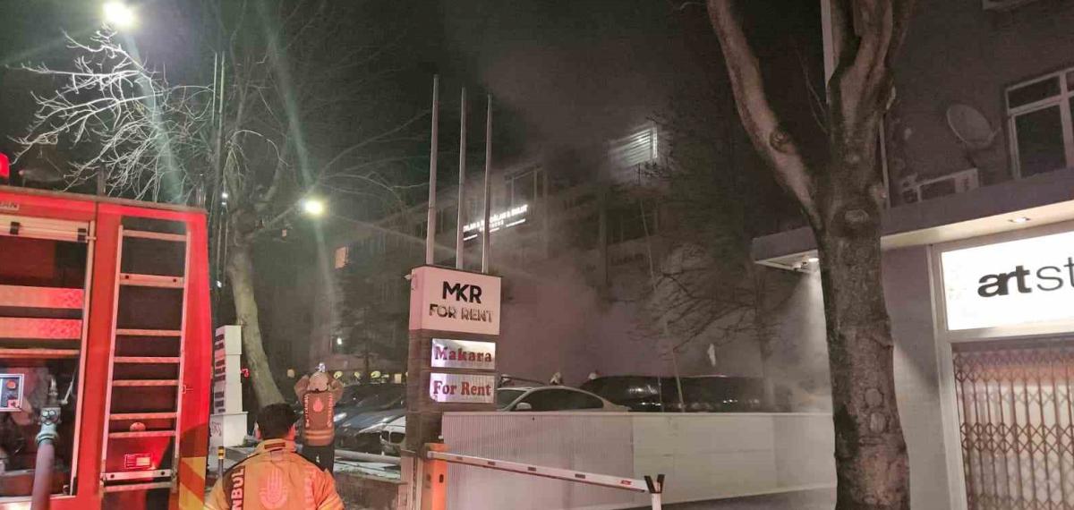 Beşiktaş’ta Araç Kiralama Şirketinde Çıkan Yangında Yaklaşık 100 Milyon Değerinde 15 Araç Alevlere Teslim Oldu