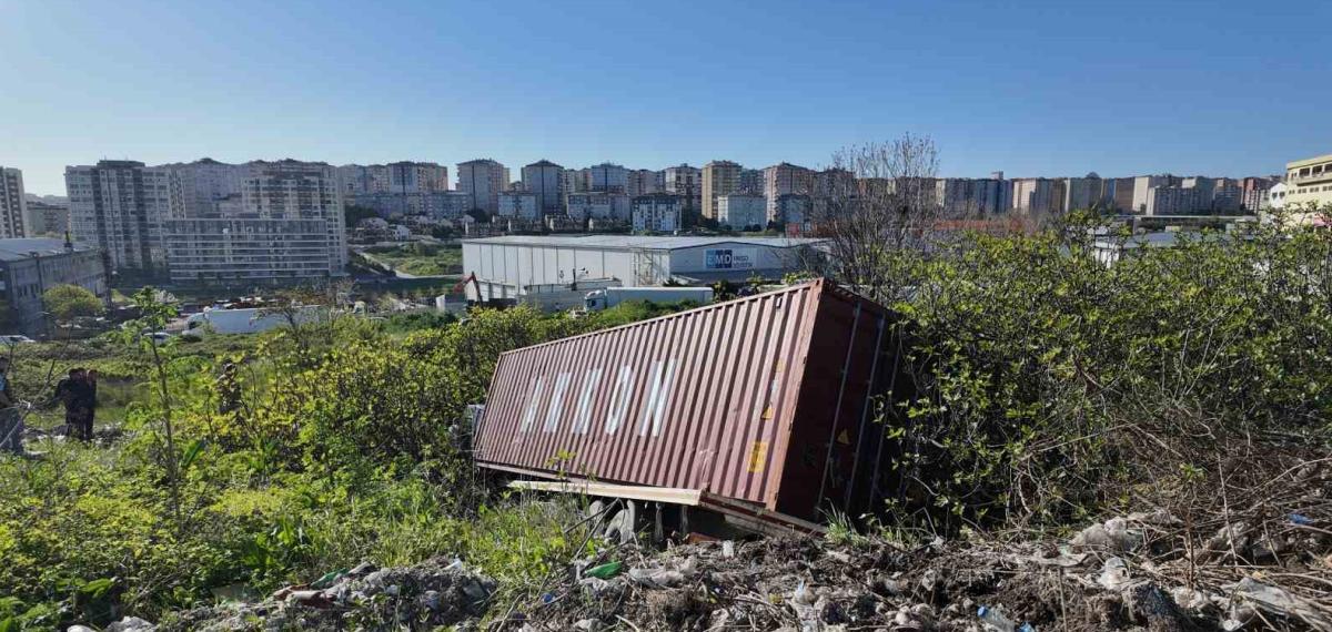 Beylikdüzü’nde Tır Kazasında Faciadan Dönüldü