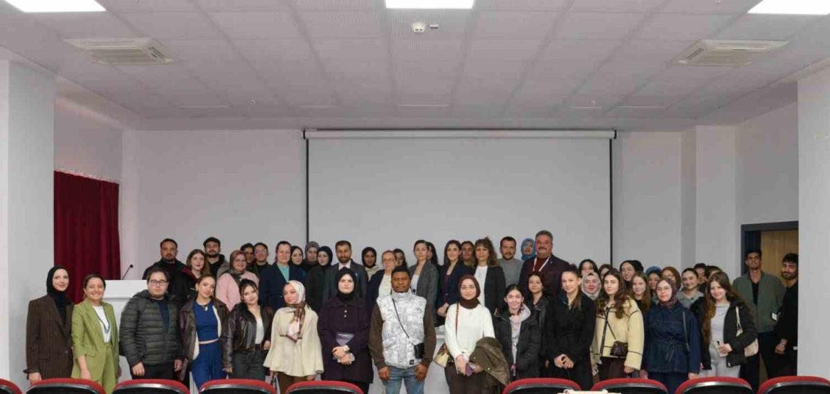 Bilecik İl Sağlık Müdürü Dr. Ferhat Damkacı Bilgi ve Tecrübelerini Öğrencilerle Paylaştı