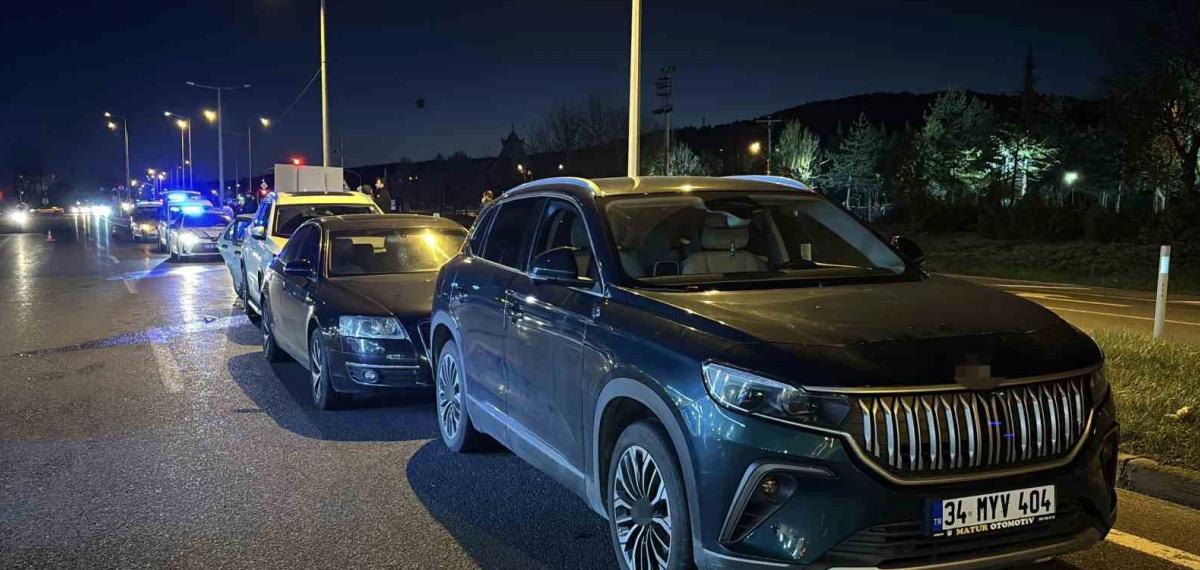 Bolu’da Ani Fren Yapıp Kaçan Sürücü, Zincirleme Kazaya Neden Oldu: 3 Yaralı