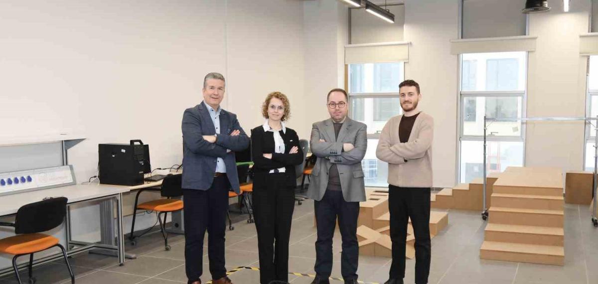 Btü Ortaokul ve Lise Öğrencilerini Robotlarla Tanıştıracak