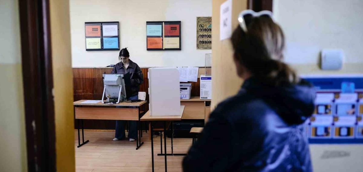 Bulgaristan’da Seçimin Galibi Eski Cumhurbaşkanı Radev’in Partisi Oldu