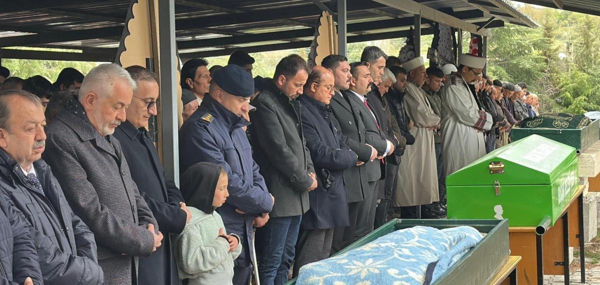 Burdur’daki Kazada Hayatını Kaybeden Tarım İşçileri Toprağa Verildi