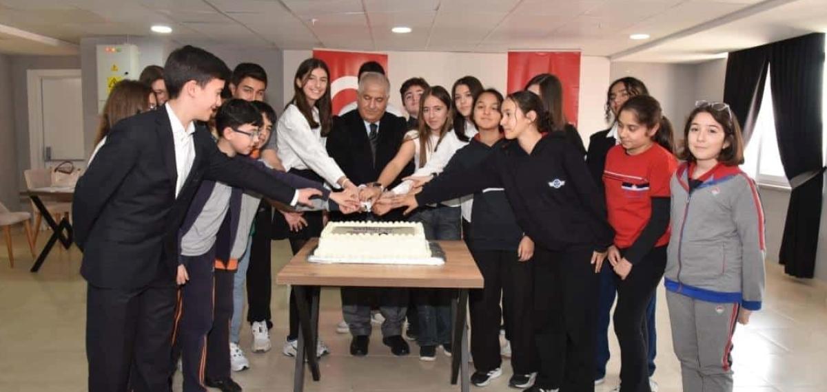 Burhaniye’de TÜBİTAK Şampiyonlarına Anlamlı Kutlama