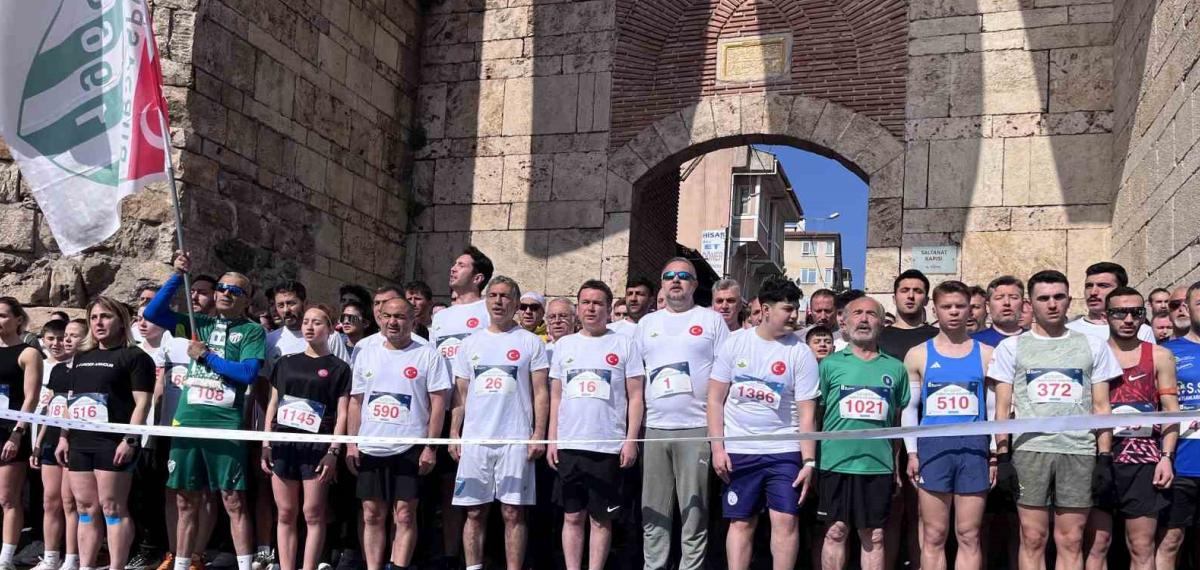 Bursa’da 18. Uluslararası Osmangazi Tarihi Kent Koşusu Gerçekleştirildi