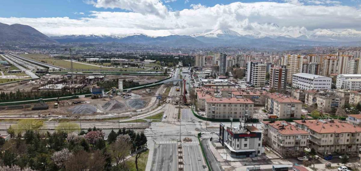 Büyükşehir’in Kartal Katlı Kavşağı Projesi’nde Yoğun Mesai