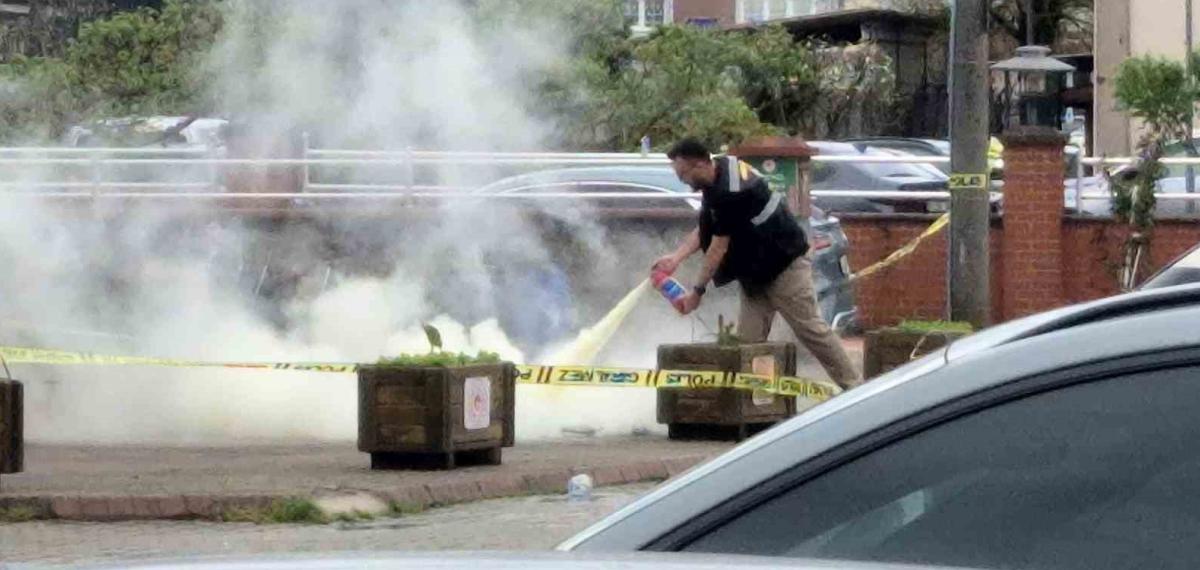Çevre Şehircilik Müdürlüğü Önünde Bomba Paniği