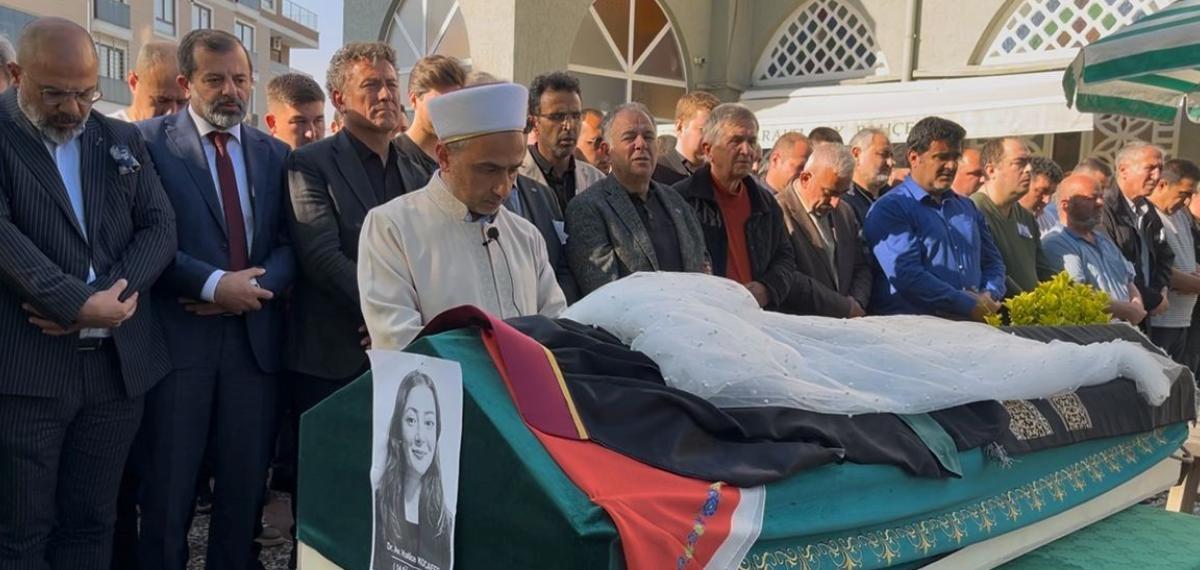 Cinayet Kurbanı Avukat Hatice Kocaefe Duvağıyla Son Yolculuğuna Uğurlandı