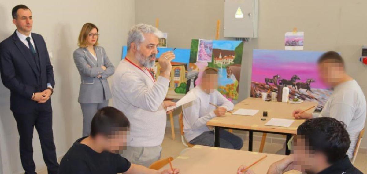 Çocuk ve Genç Mahkumlara Hat Sanatı Süsleme Çalışmaları Tanıtıldı