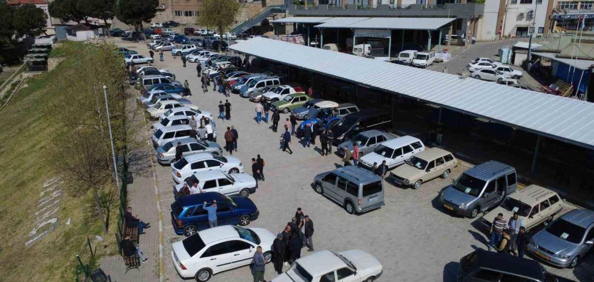 Demirci 2. El Oto Pazarı Kapılarını Açtı