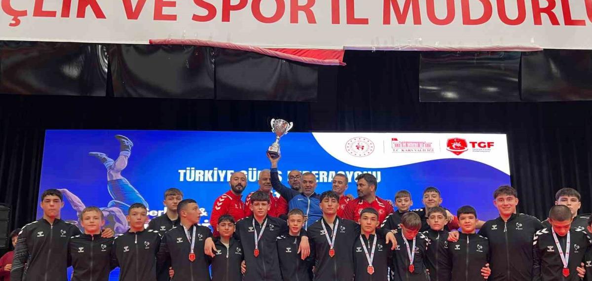 Denizlili Güreşçiler Türkiye Şampiyonu