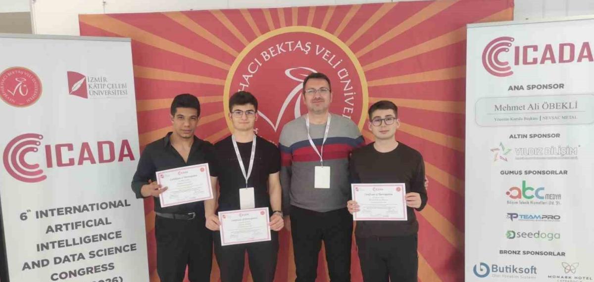 Denizli’nin Meslek Liseli Gençleri Uluslararası Kongrede Makale Sundu