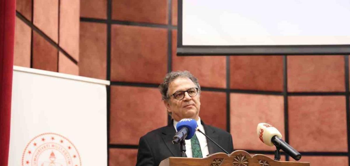 Doç. Dr. Mustafa Otrar: “Çocuklarımız Hayatın Her Alanında Gördükleriyle Yetişirler”