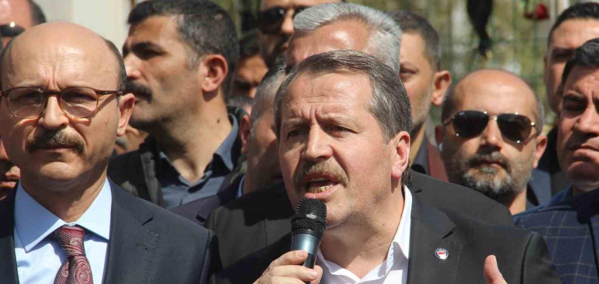 Eğitim-Bir-Sen Genel Başkanı Ali Yalçın’dan Saldırının Yaşandığı Okulun Önünde Açıklama