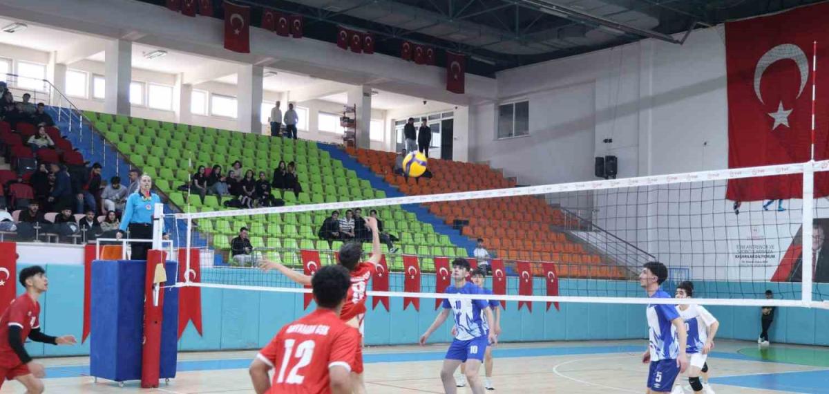 Elazığ’da Genç Erkekler Voleybol Grup Birinciliği Heyecanı Başladı