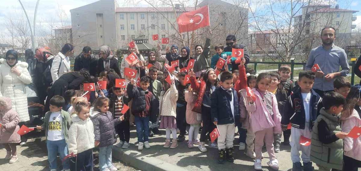 Eleşkirt’te Çocuklar İlk Bayramlarını Aileleriyle Okulda Kutladılar