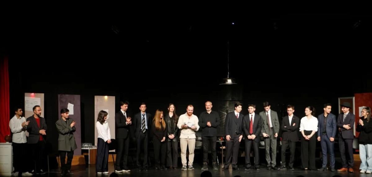 Erzurum Lisesi Öğrencilerinden Anlamlı Sahne: “12 Öfkeli” Büyük Beğeni Topladı