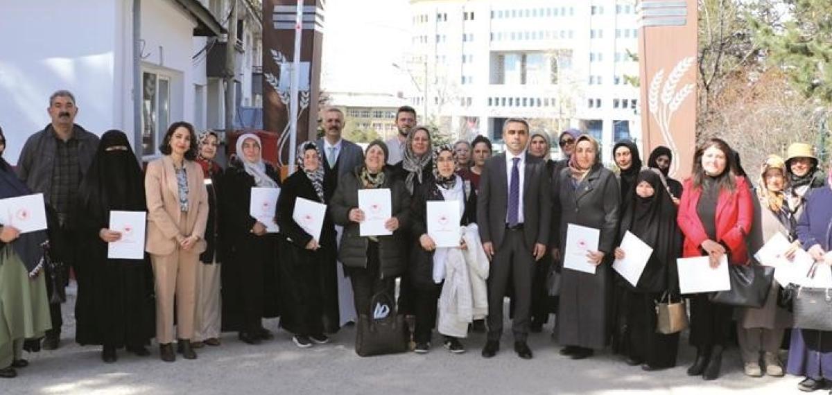 Erzurum’da Kadınlara Kırmızılahana ve Kereviz Yetiştiriciliği Eğitimi