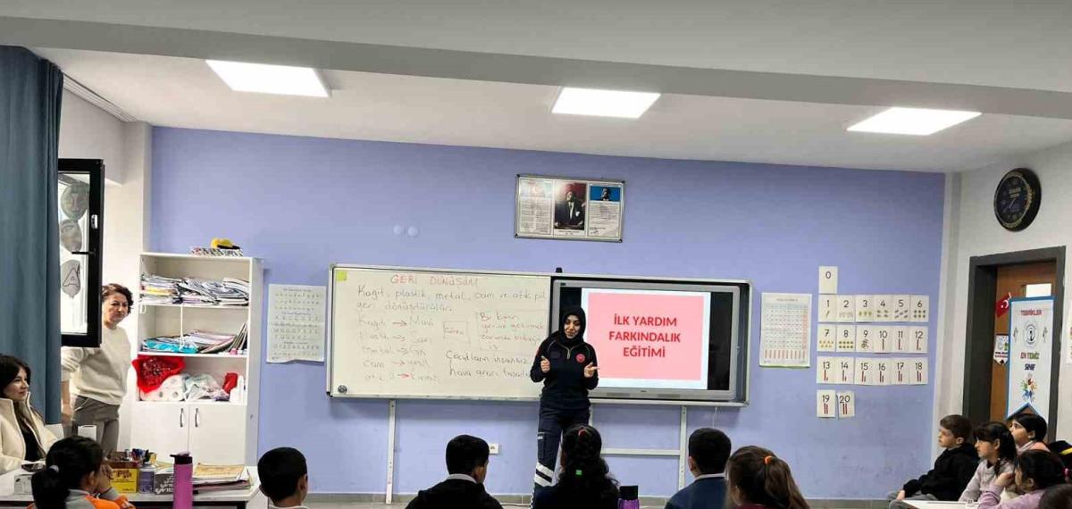 Eskişehir’de Öğrencilere İlk Yardım ve Minik 112 Eğitimi Verildi