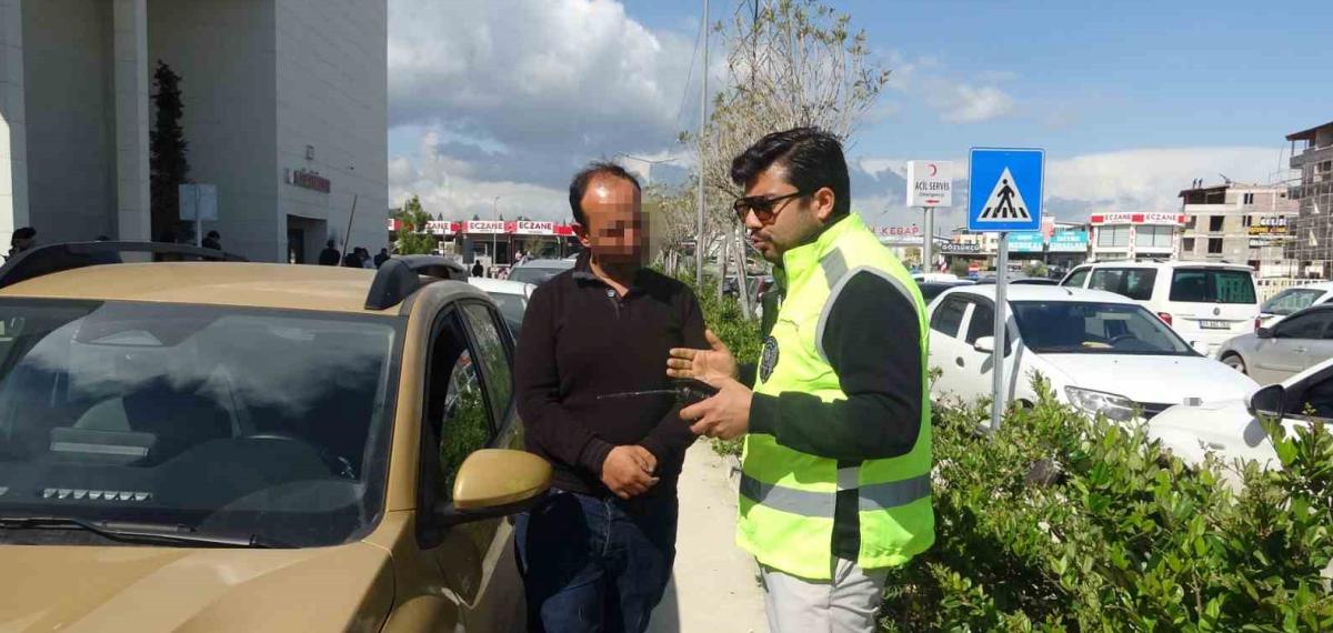 Felçli Annesini Hatalı Parklardan Dolayı Tekerlekli Sandalyeyle Taşımakta Güçlük Çeken Vatandaş: “Çektiğimiz Eziyeti Bir Görseler, İnanıyorum Ki Oturup Ağlarlar”
