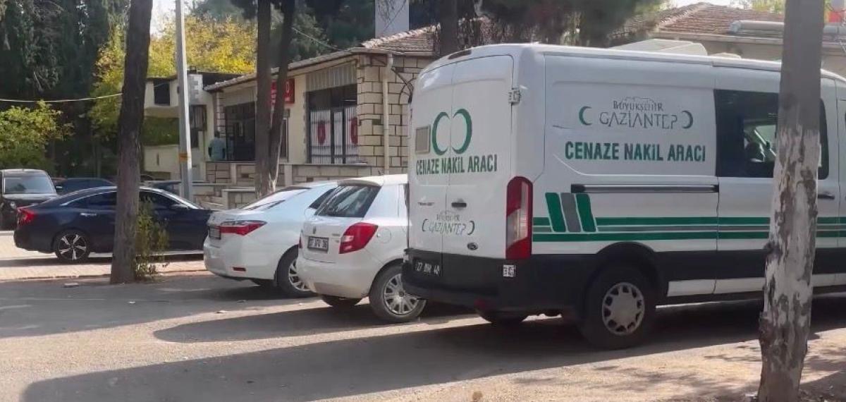 Gaziantep’te Otomobil Tıra Arkadan Çarptı: Baba-Oğul Hayatını Kaybetti