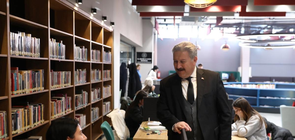 Gençler, Akıl Küpü Kütüphaneleri’nde Geleceğe En İyi Şekilde Hazırlanıyor