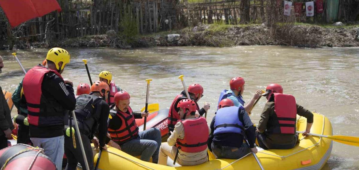 Gümüşhane’de Kelkit Çayı’nda Rafting Heyecanı