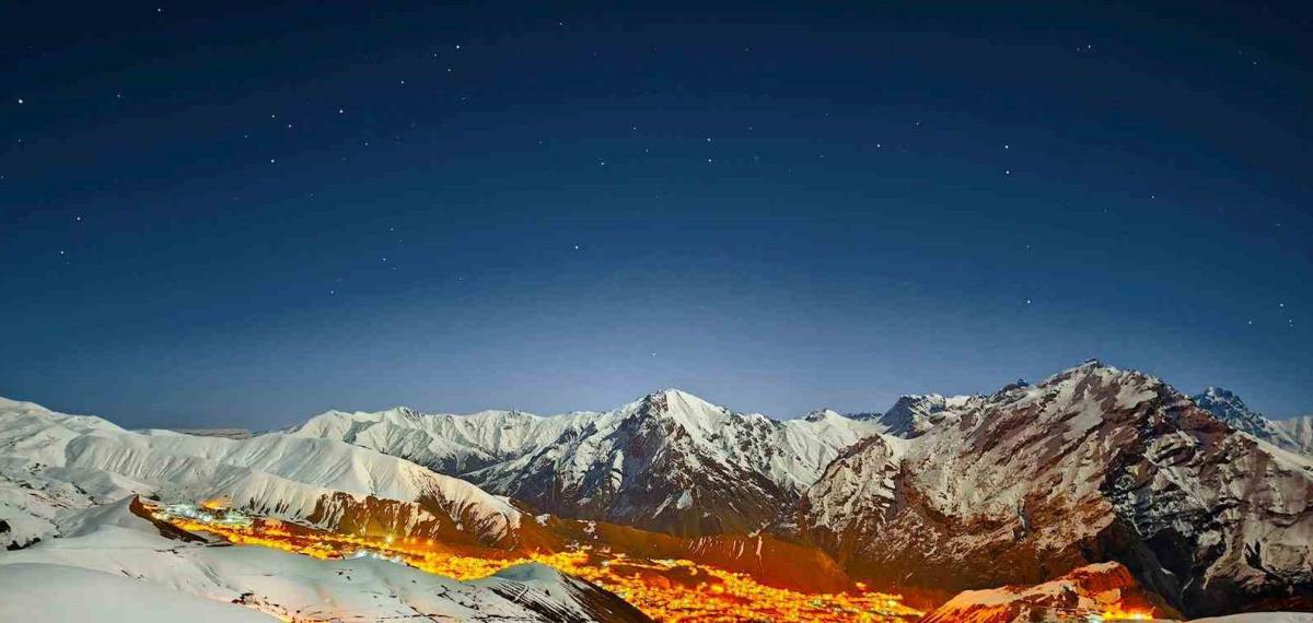 Hakkari Manzarası Geceye Damga Vurdu