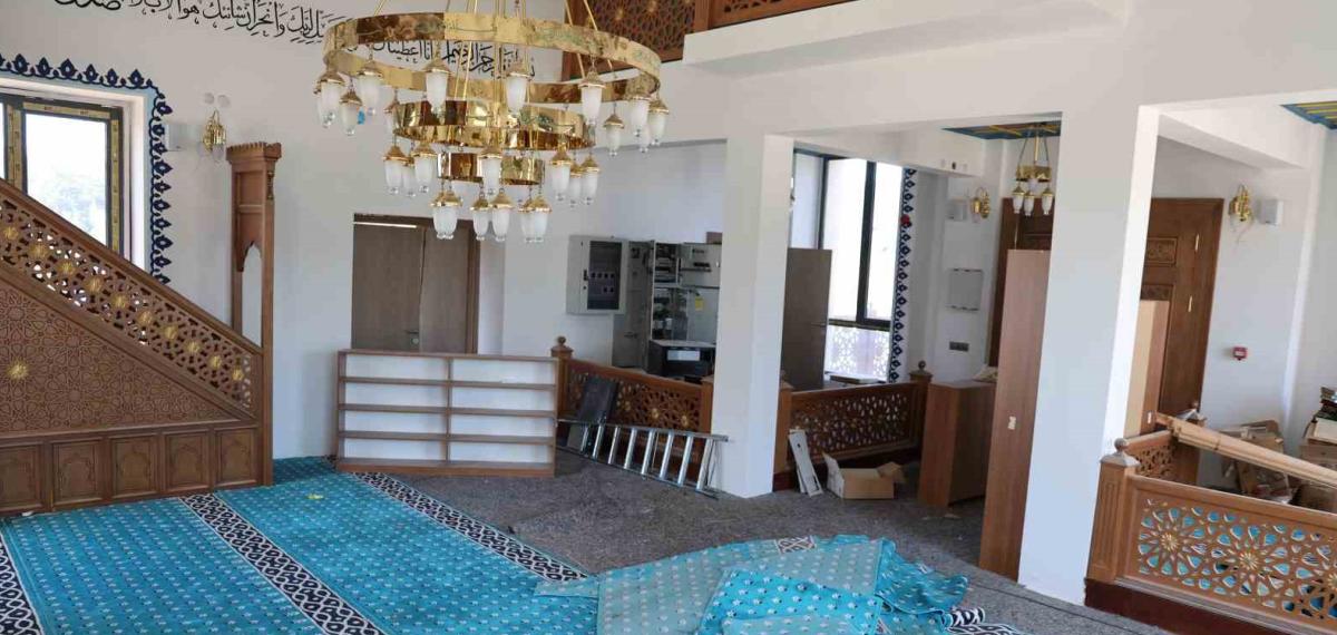 İbadete Açılmadan Harabeye Döndü