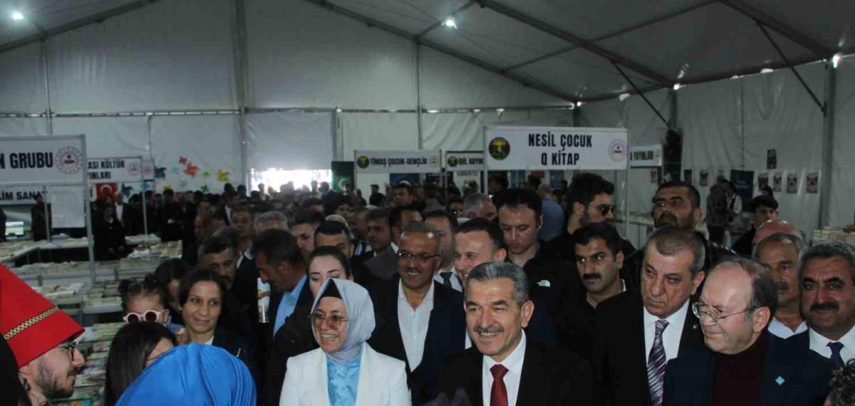 İdil Kitap Fuarı ve Kültür Şöleni Başladı