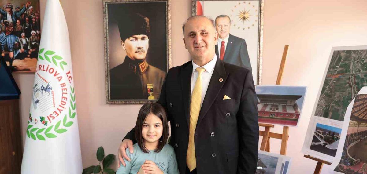 İlkokul Öğrencisi Sare, Ödevini Başkan Kaya ile Yaptı