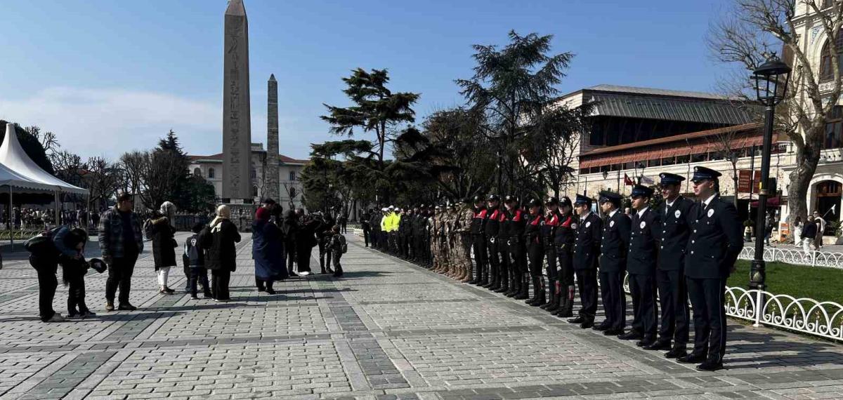 İstanbul’da Polis Haftası Kortejine Yoğun İlgi