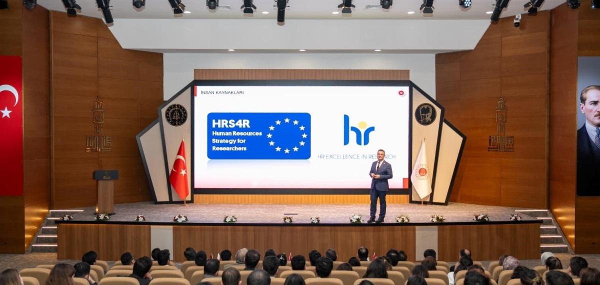 İzmir Adliyesinde ’Bir Liderin İnşası’ Konferansı Düzenlendi