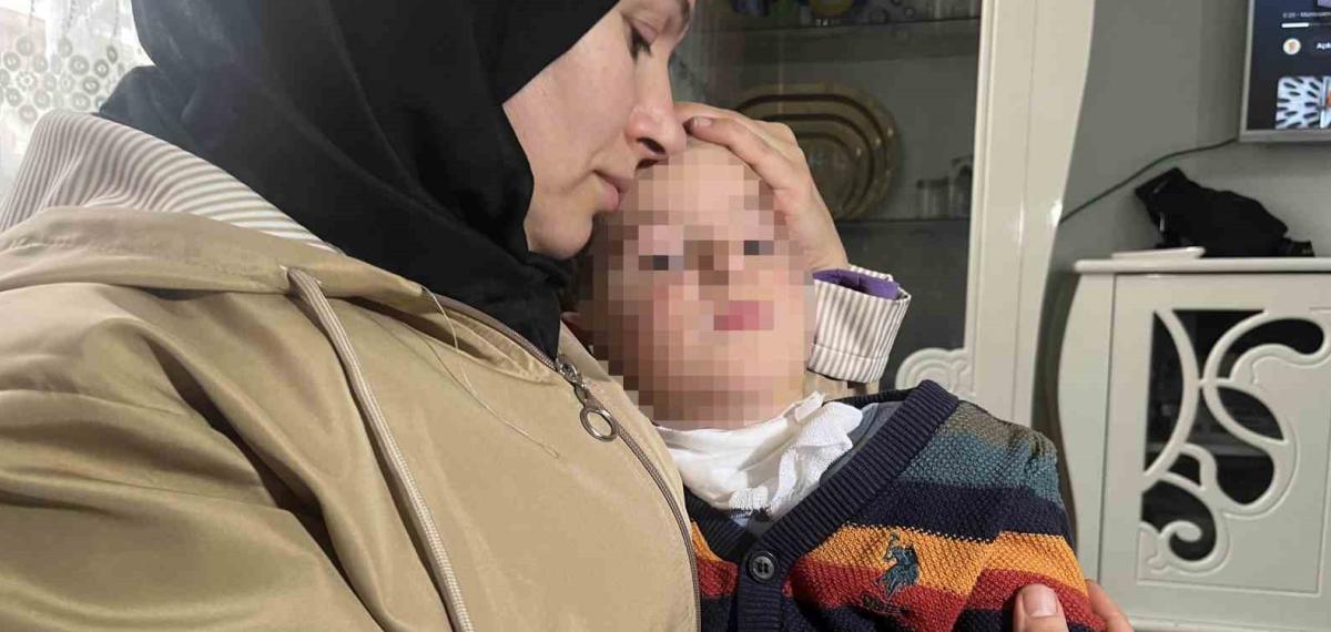 İzmir’de Parkta 2 Yaşındaki Çocuğa Bıçakla Saldıran Şüpheli Tutuklandı