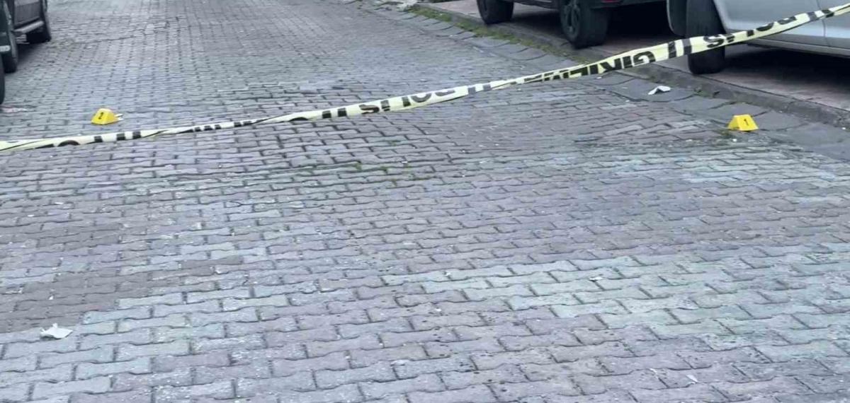 Kağıthane’de Polis Kendine Saldıran Gençler Kaçınca Havaya Uyarı Ateşi Açtı
