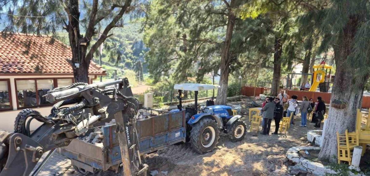 Karaburun’da Nergis Çay Bahçesi’nin Çocuk Parkı Yapılması Protesto Edildi