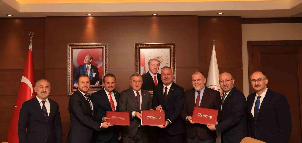 Karacabey’e 100 Milyonluk Spor Yatırımı