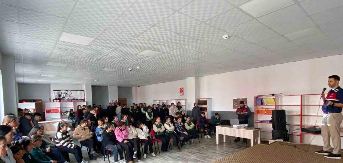 Kars’ta Jandarmadan Siber Kalkan: 108 Öğrenciye Eğitim!