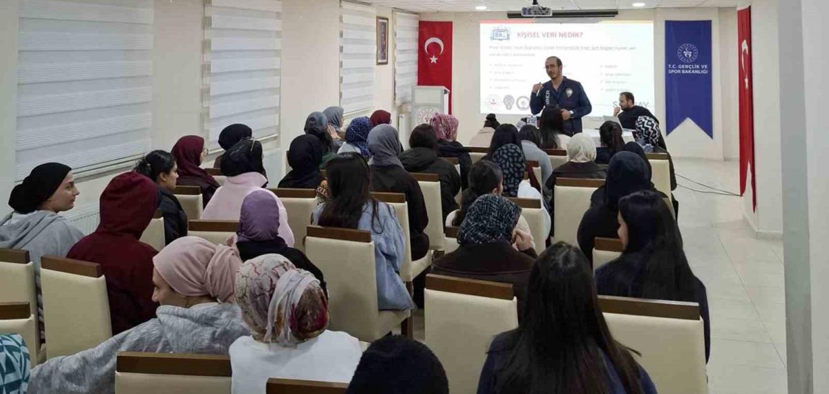 Kars’ta Öğrencilere Siber Güvenlik Eğitimi