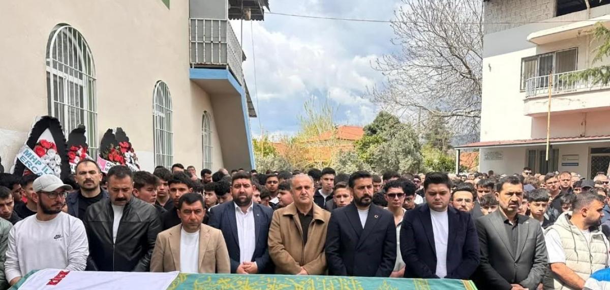 Kazada Hayatını Kaybeden 15 Yaşındaki Egemen Son Yolculuğuna Uğurlandı