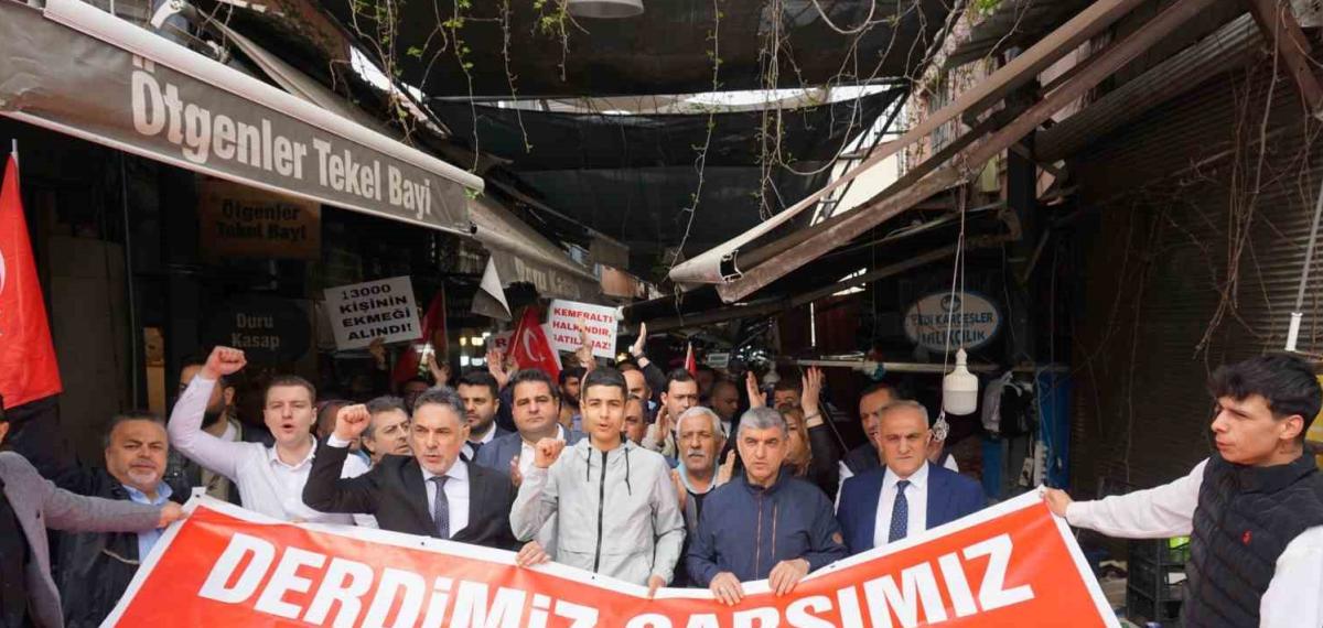 Kemeraltı Esnafı Otopark Sorunu Nedeniyle Kepenk Kapattı
