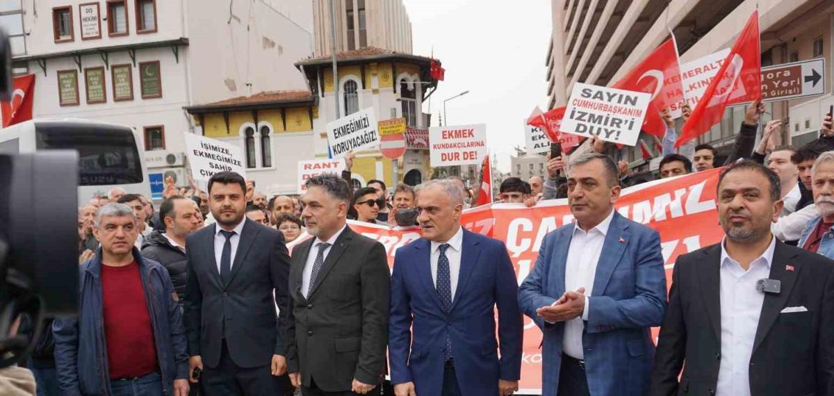 Kemeraltı Esnafı, Otopark Sorununa Çözüm İçin Kepenk Kapatıp Yürüyüş Düzenledi