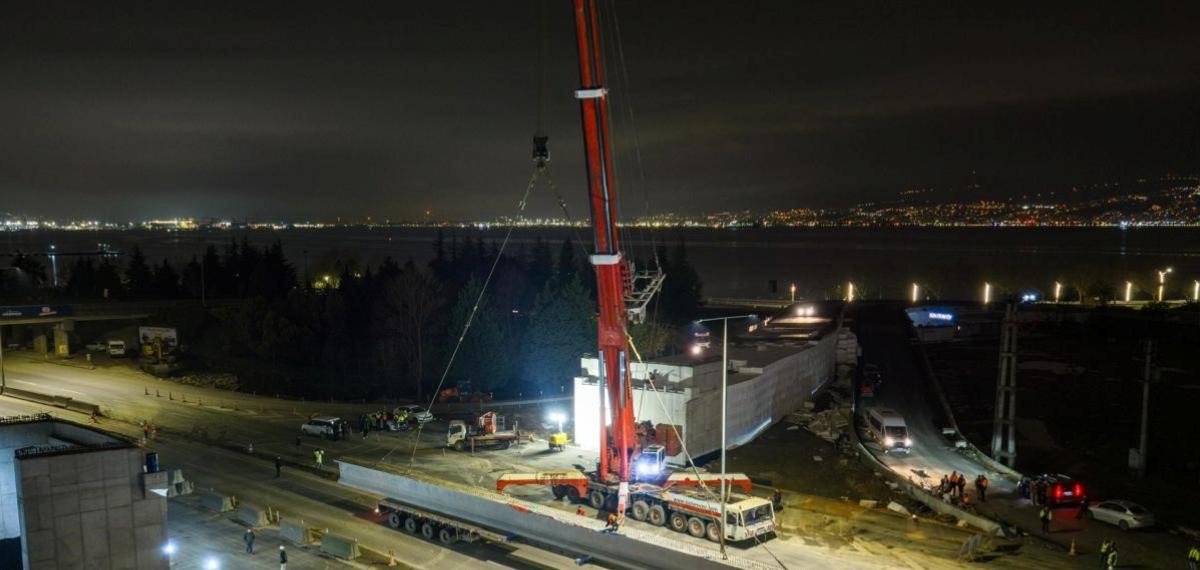Kocaeli’de 700 Tonluk Vinçle 9 Saatlik Gece Operasyonu